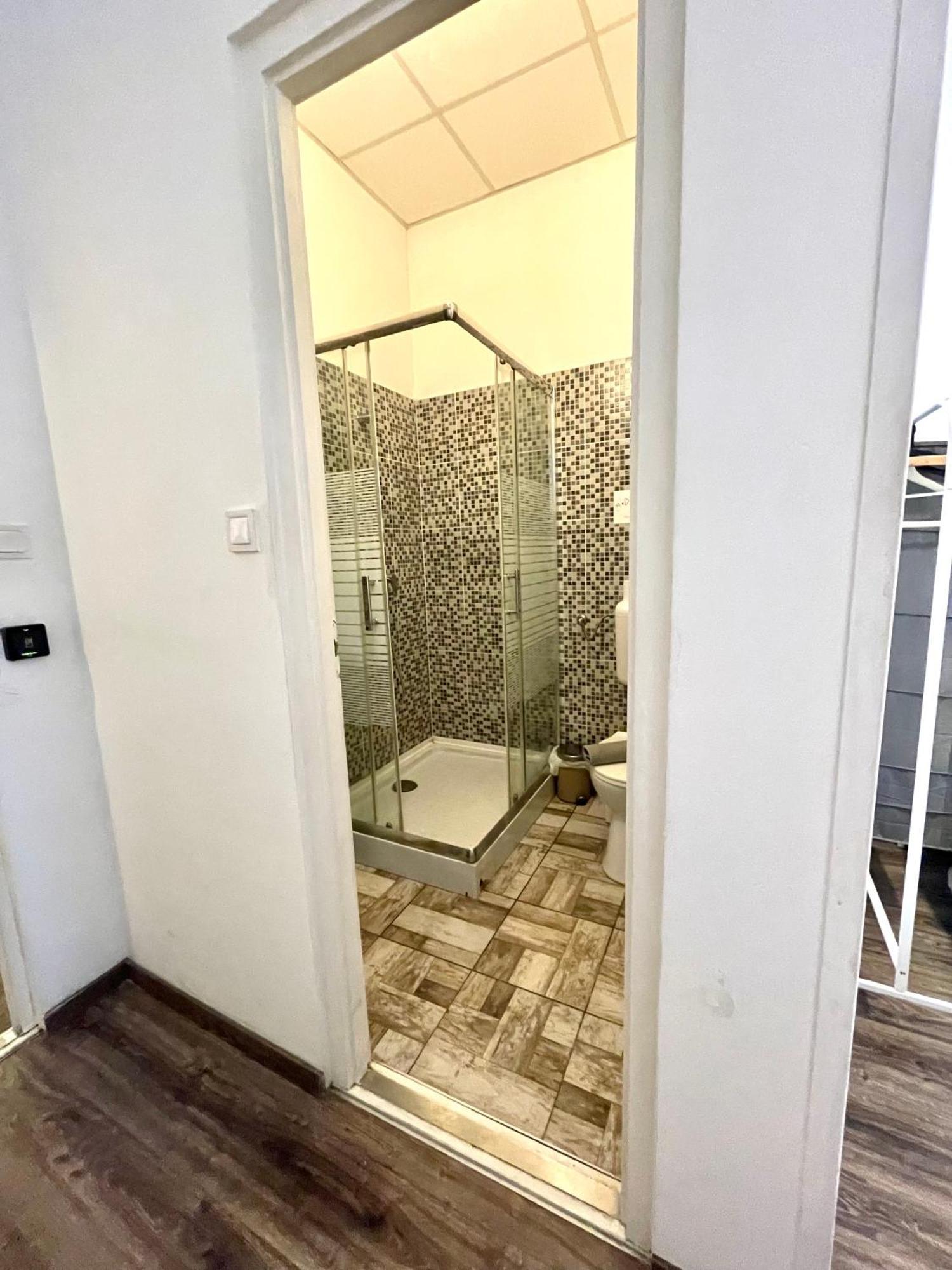 Aradi Rooms With Private Bathroom In The City Centre Budapest Esterno foto